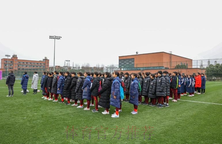 全国2003-2004年龄组女足精英球员训练营在泸西高原足球训练基地开营